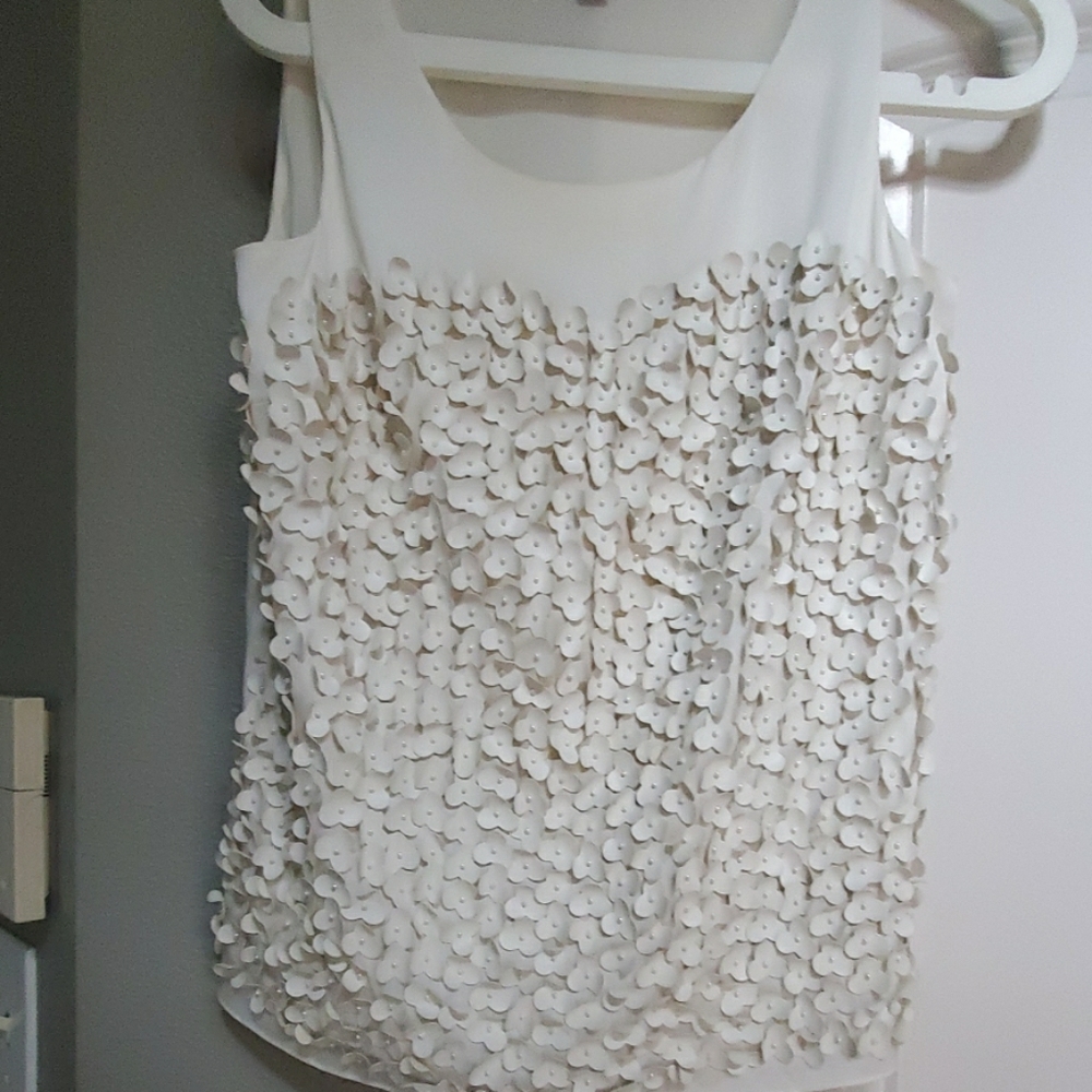 Gorgeous Top with leather like flowers